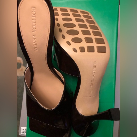 Bottega Veneta
Bottega Veneta Square Toe Sandals - Picture 10 of 16